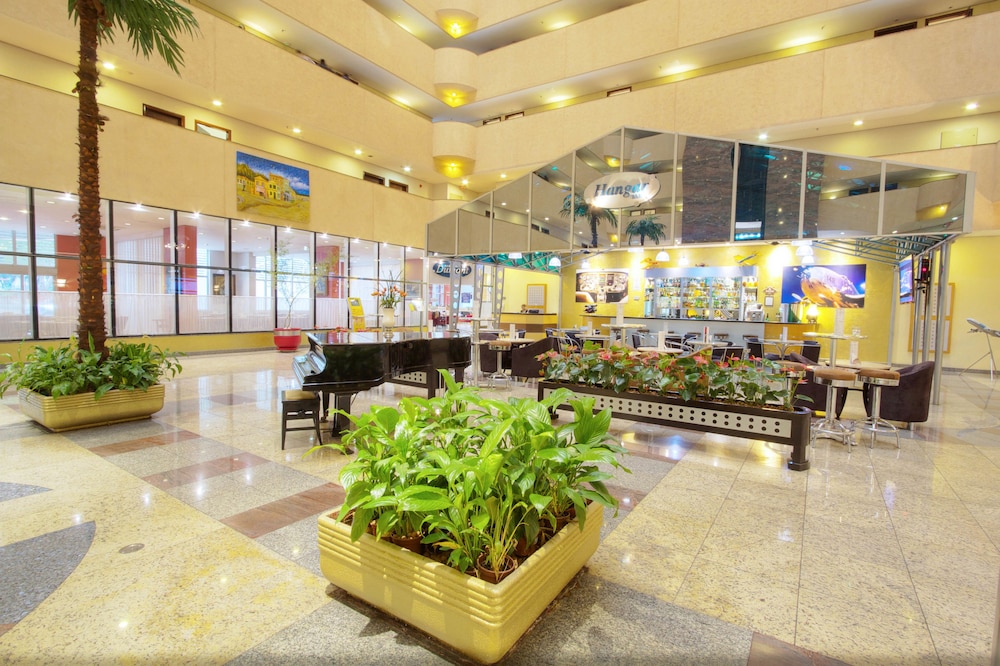 Bristol International Airport Hotel 6/50
