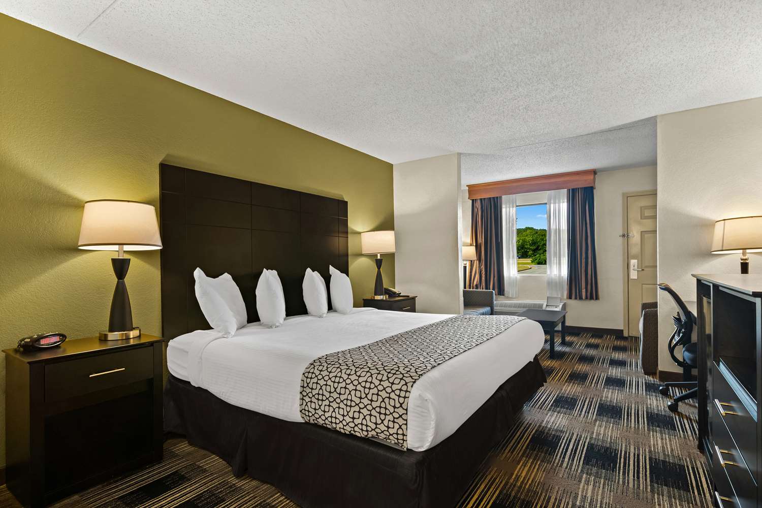 Mini, Suite, King Bed, Jetted Tub
