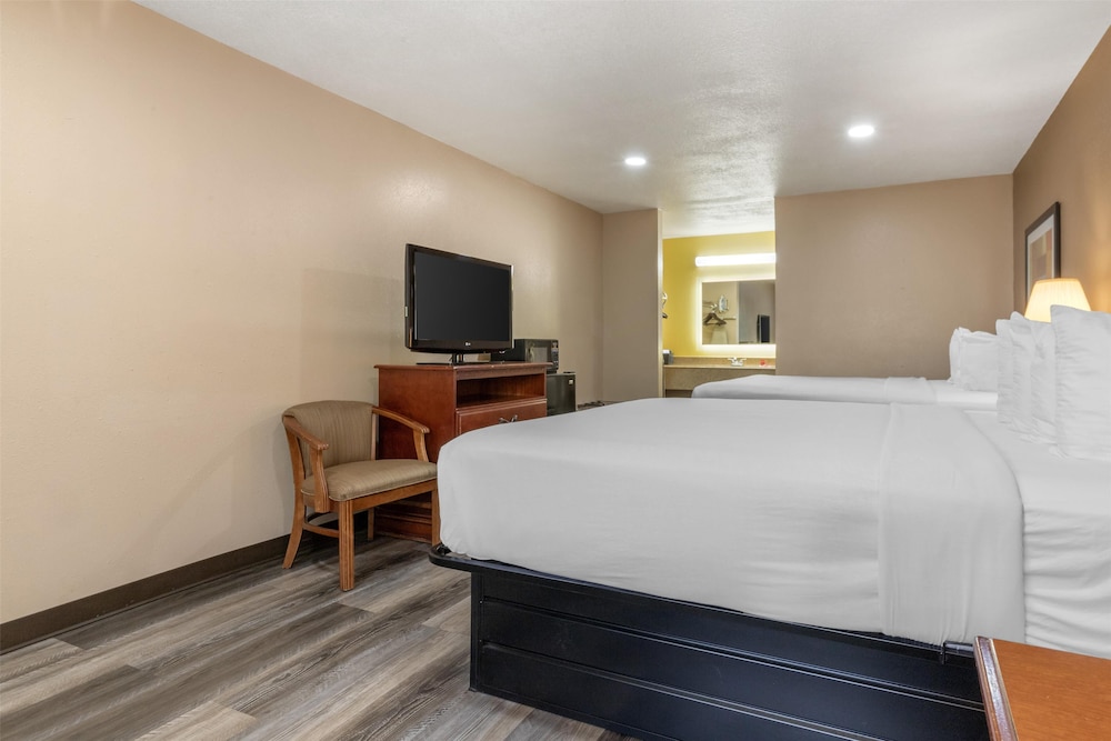 Standard, 2 Queen Beds, Accessible, Surestay Plus Hotel By Best Western Poteau 2/3