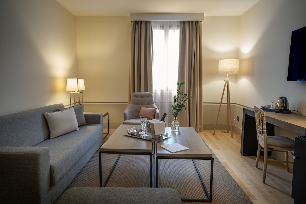 Hospes Palacio de Arenales Spa 46/68