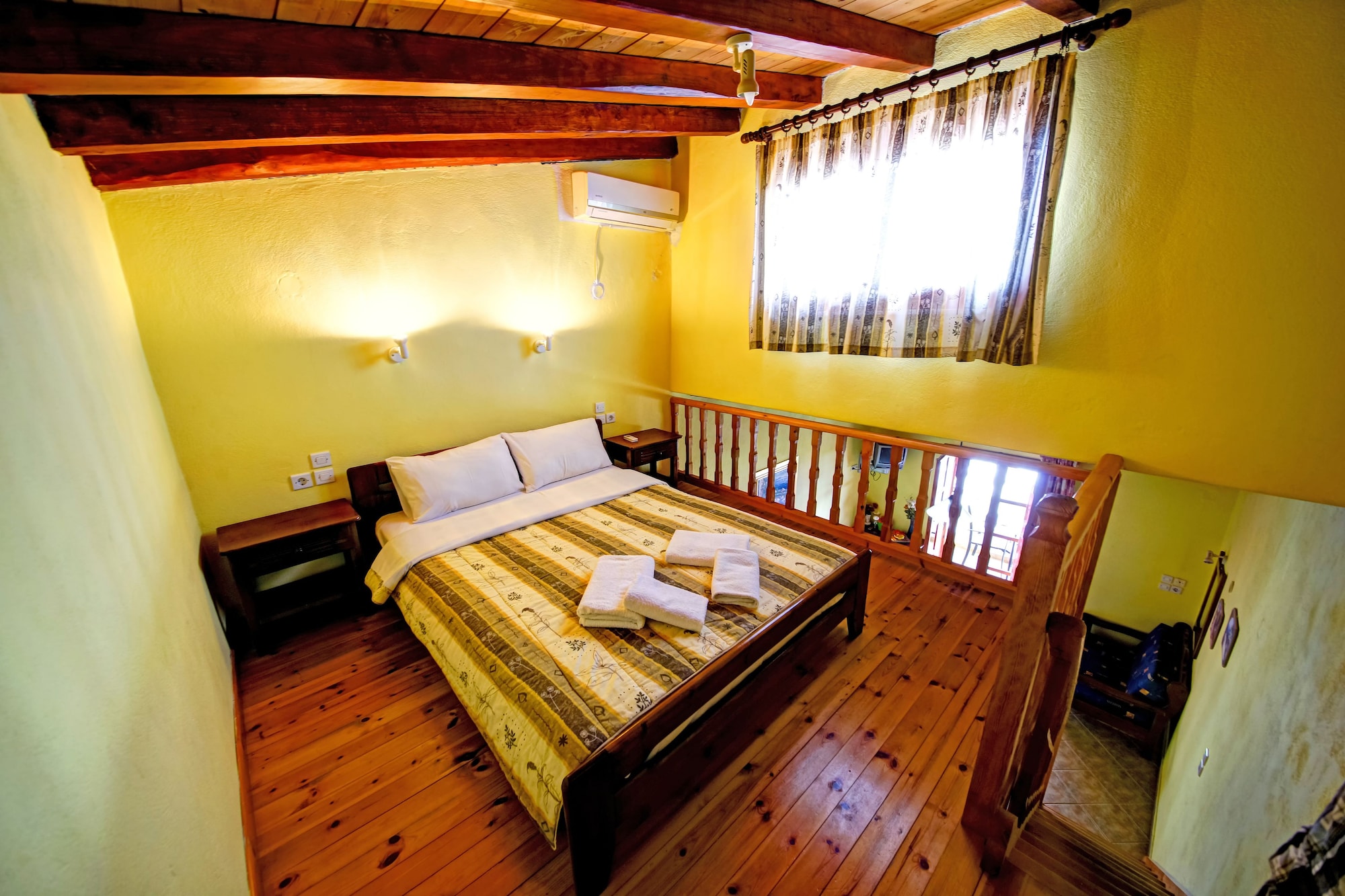 ROOM, QUADRUPLE