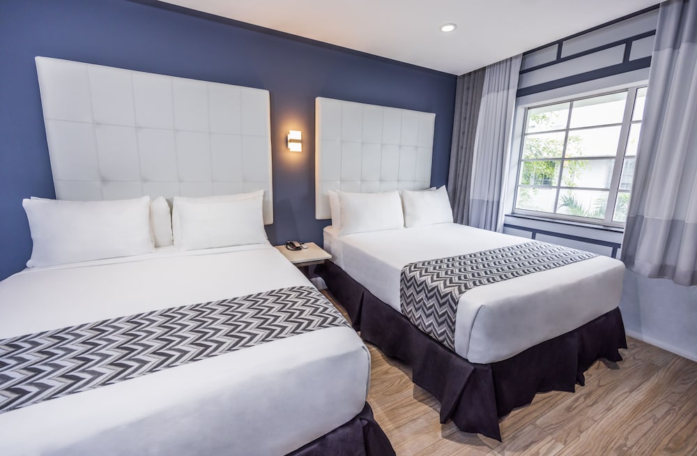 DELUXE, 2 QUEEN BEDS