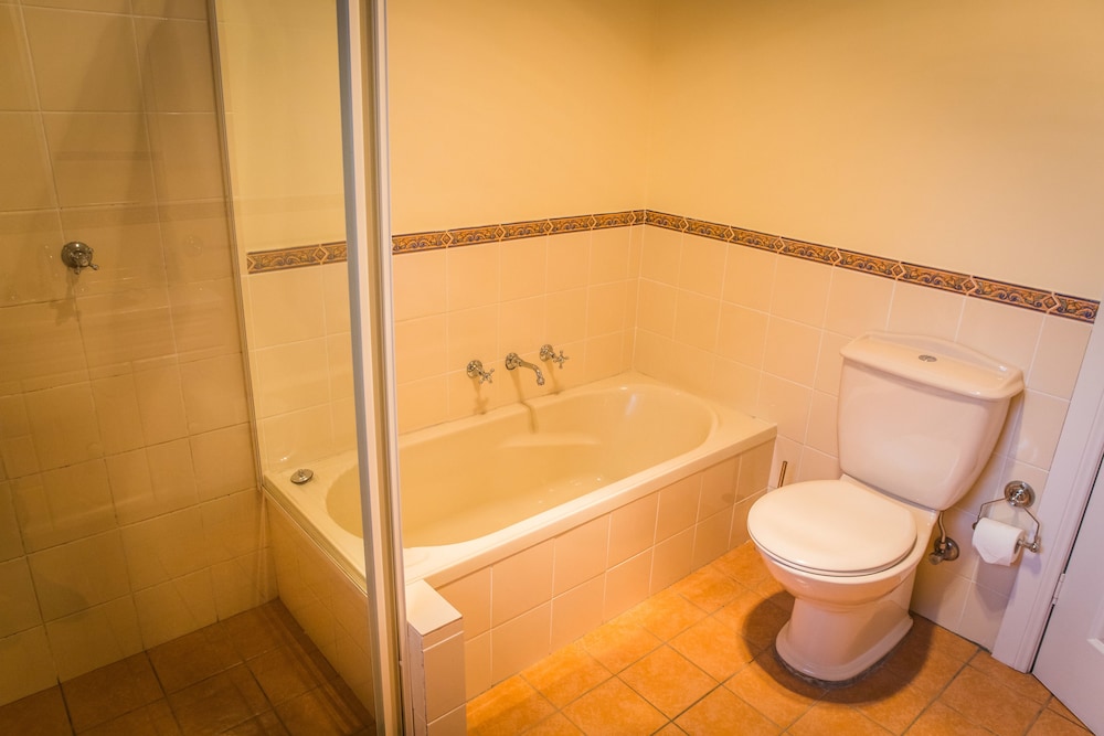 WHISPERING PINES BOUTIQUE ACCOMMODATION 46/50