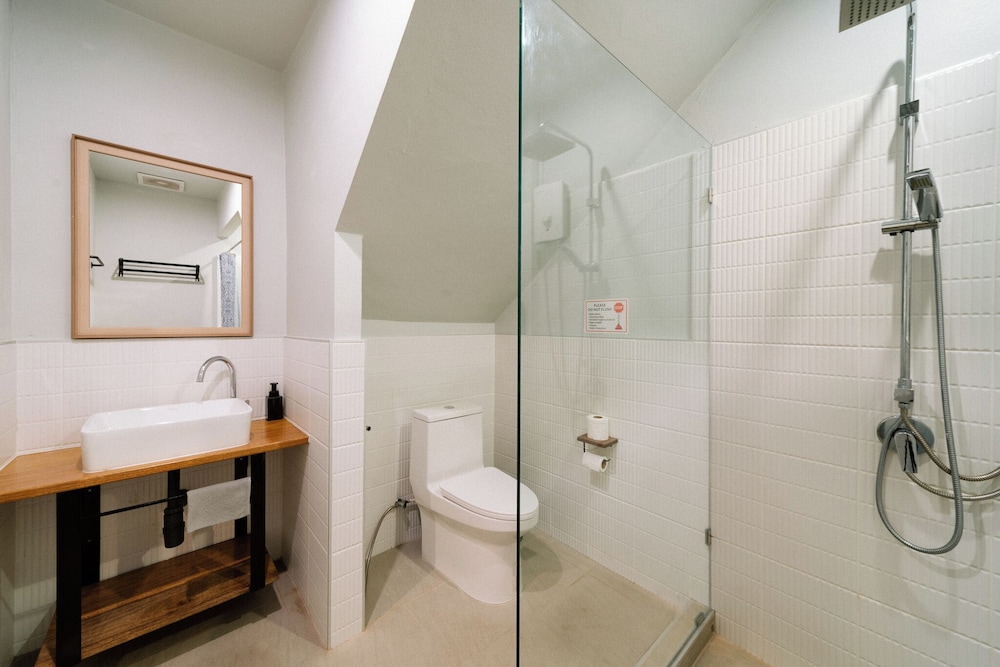 Nautical Home Bed & Breakfast Khaolak 65/68