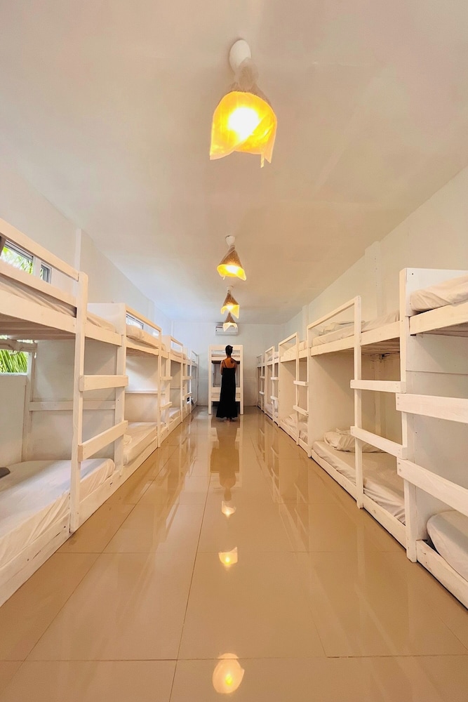 Boracay Backpackers 42/68