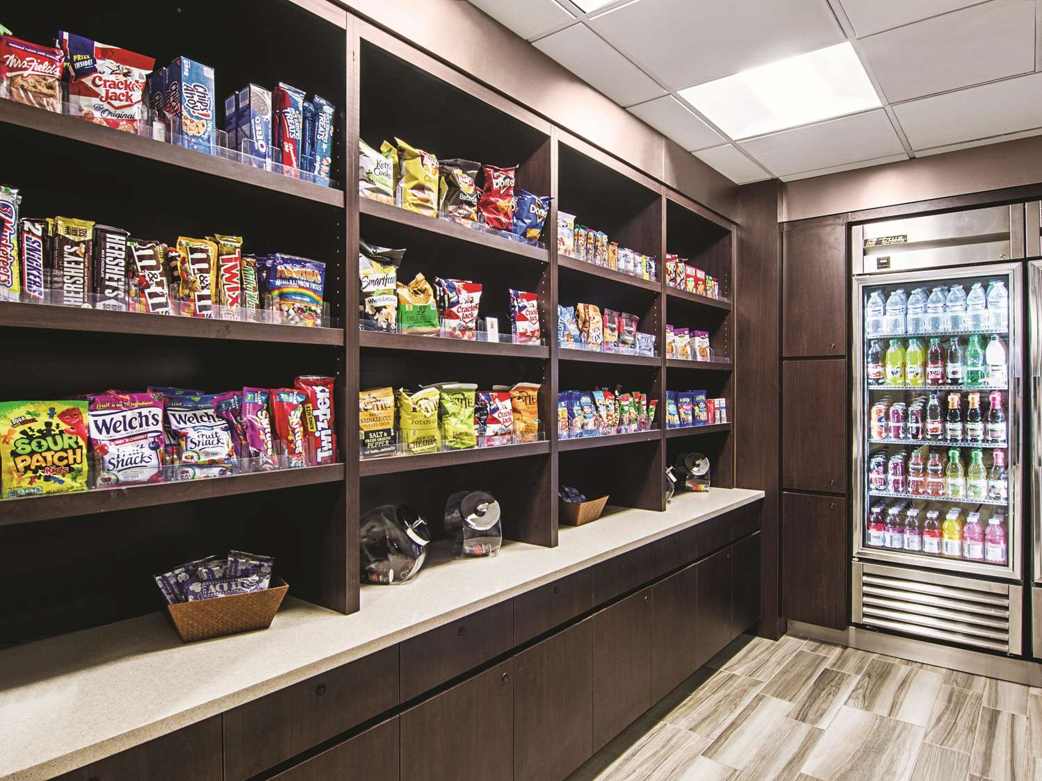 La Quinta Inn & Suites by Wyndham Denver Airport DIA 17/43