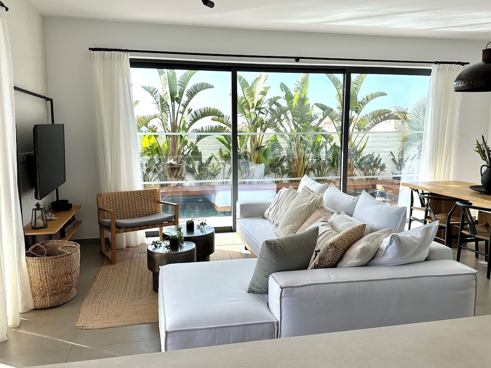 Lora Pearl Luxury Villa 43/66