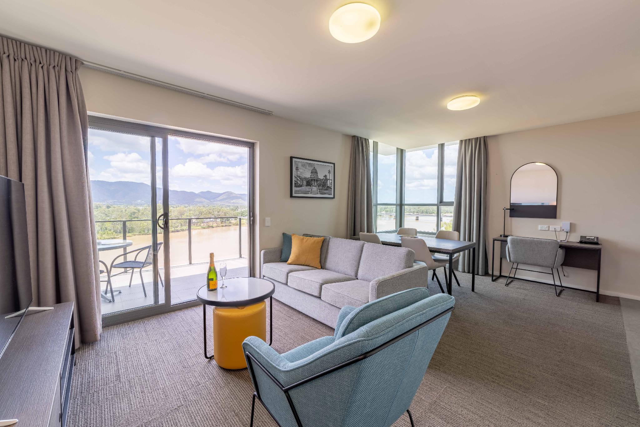 2 Bedrooms, Apartment, River Front