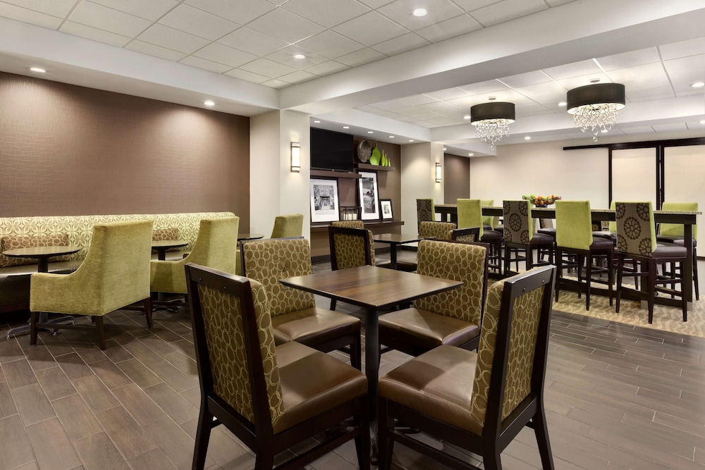 Hampton Inn Dover 39/55