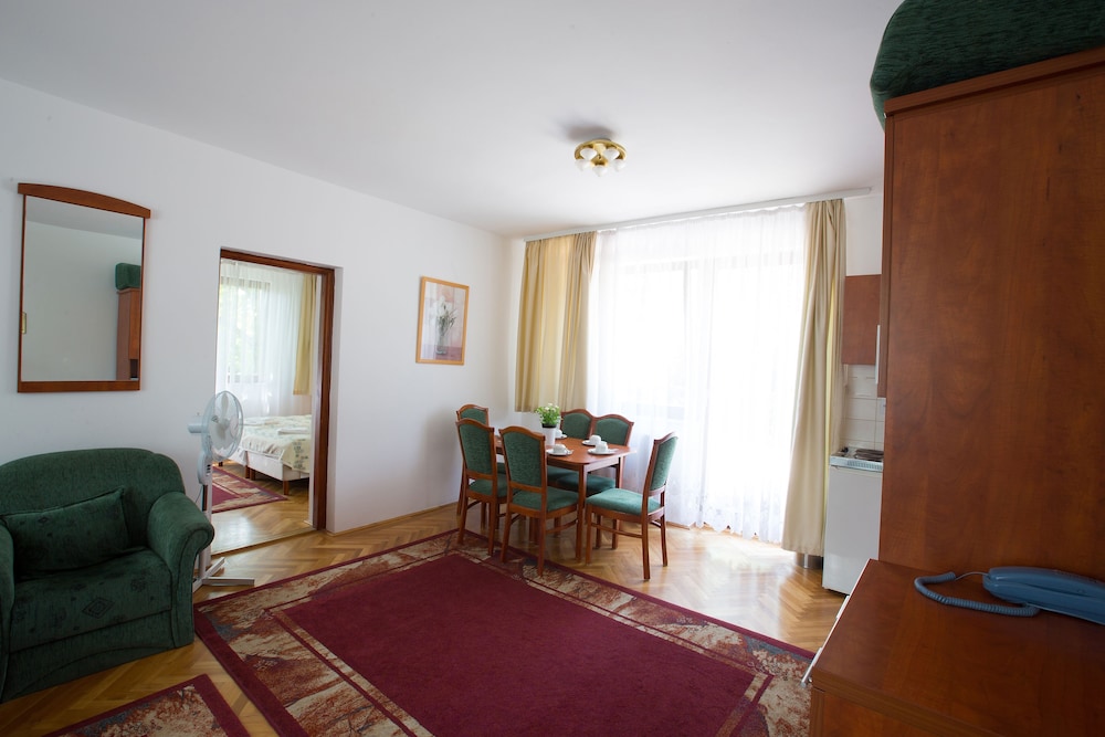 Helios Hotel Pension 34/73