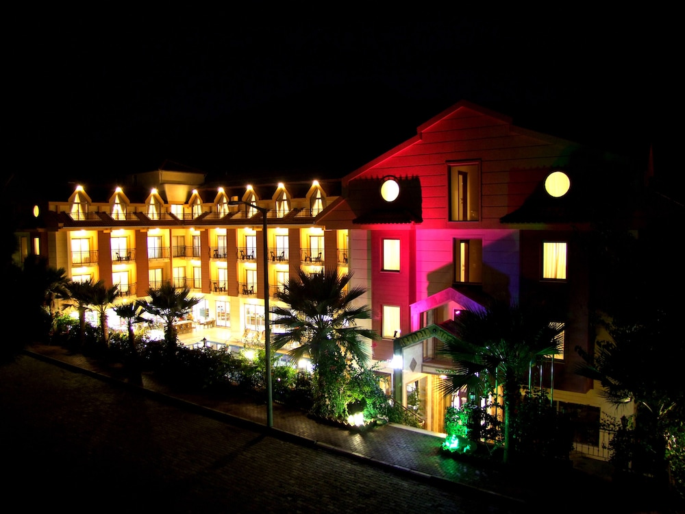 Astoria Hotel 5/52