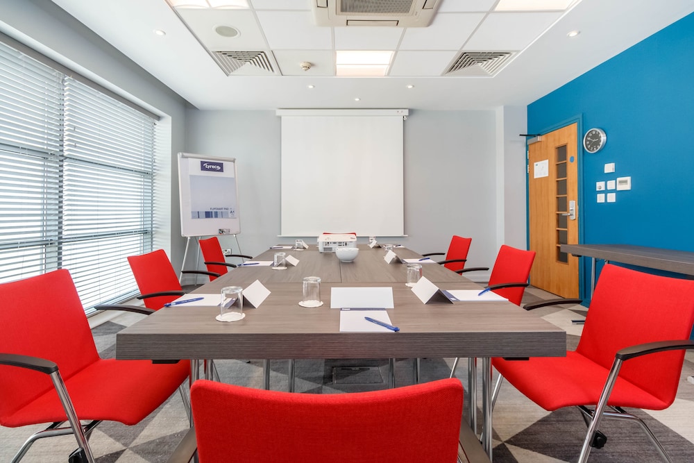 Holiday Inn Express Birmingham - Walsall 19/23