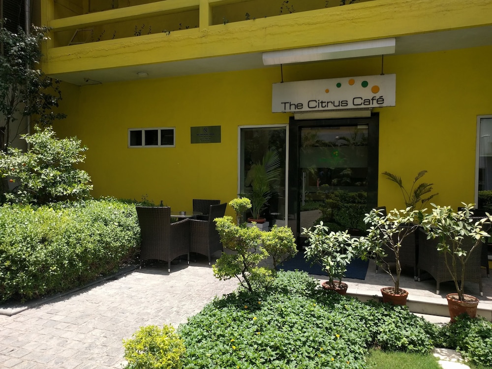 LEMON TREE HOTEL UDYOG VIHAR GURGAON photo4