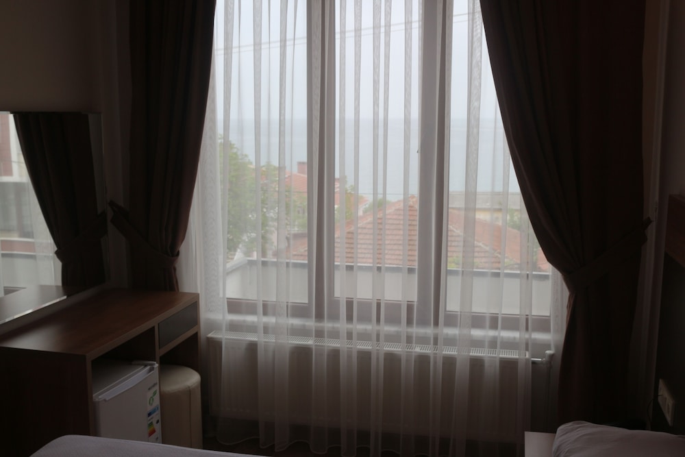 Longoz Hotel 3/25