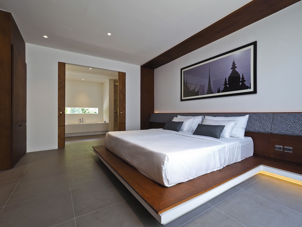 Suite, King Bed, River Front
