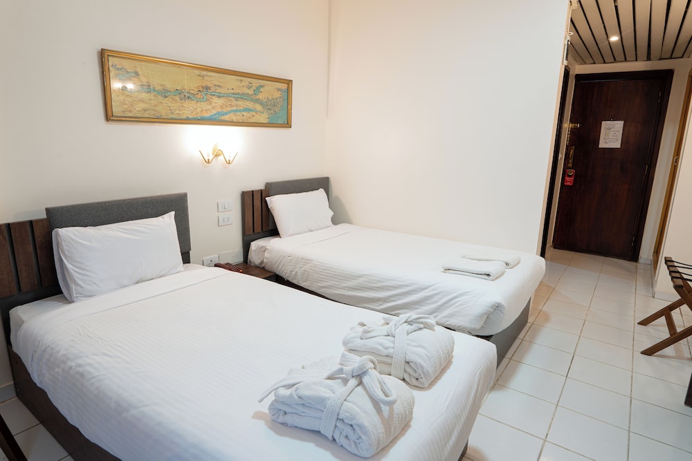Gaddis Hotel Suites and Apartments 20/75