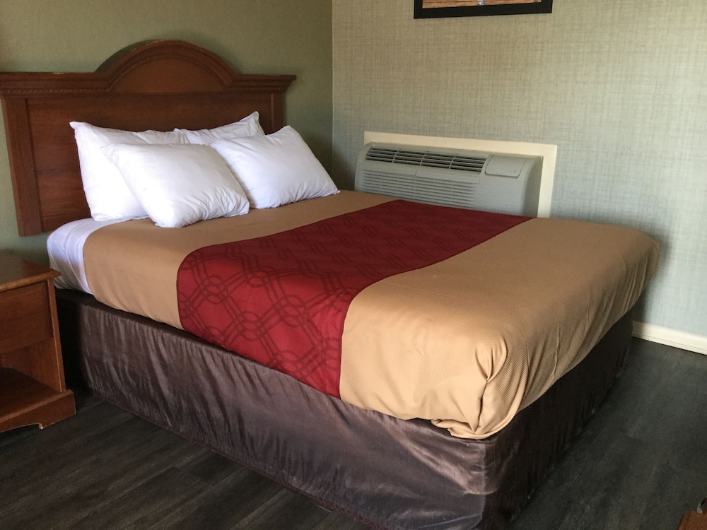 Falls Inn Newton Falls 26/43