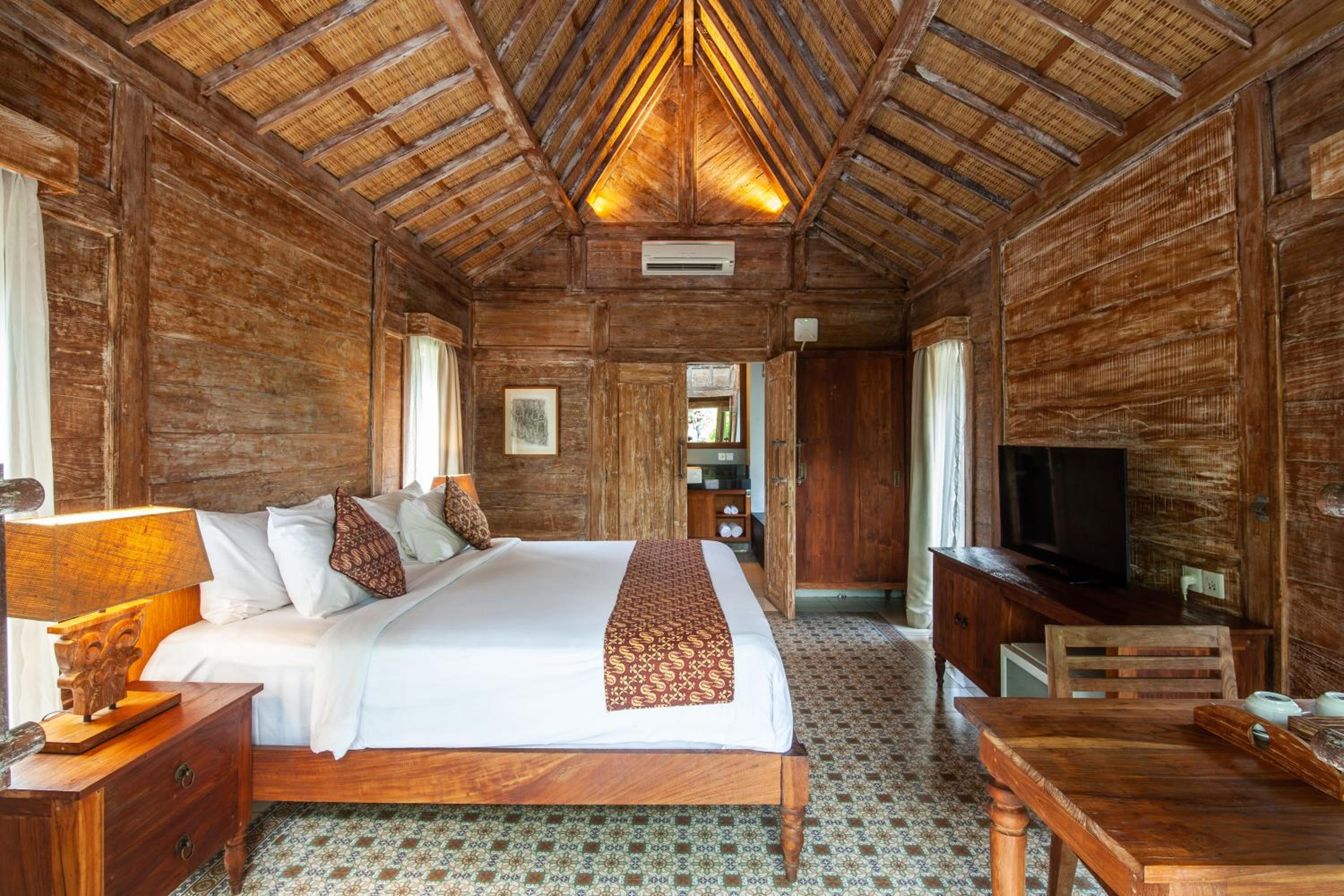 Outpost Ubud Bungalows 4/13