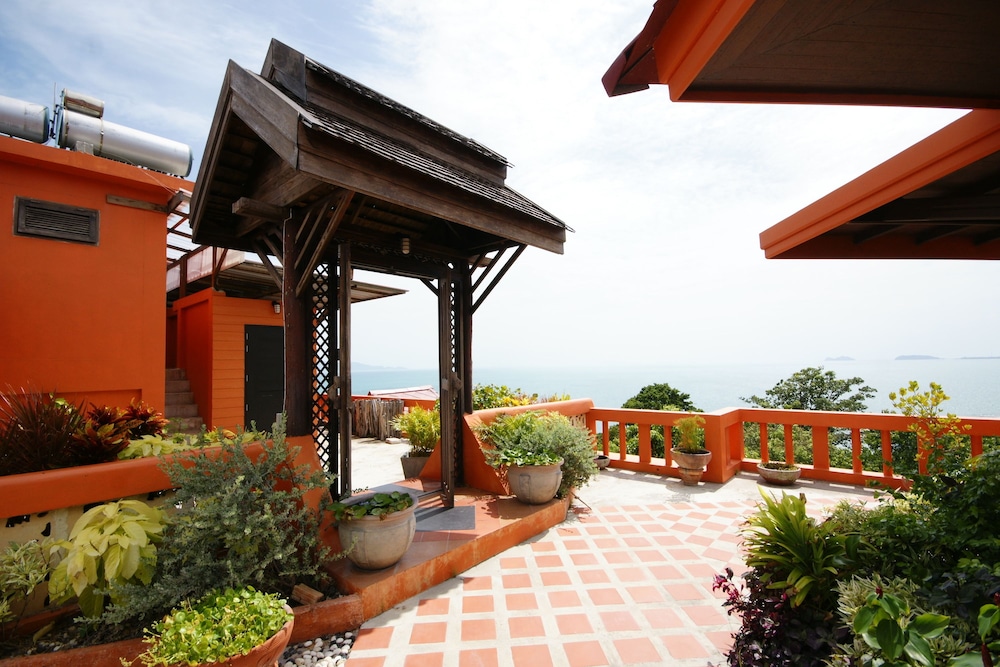 Sea Breeze Resort 3/68