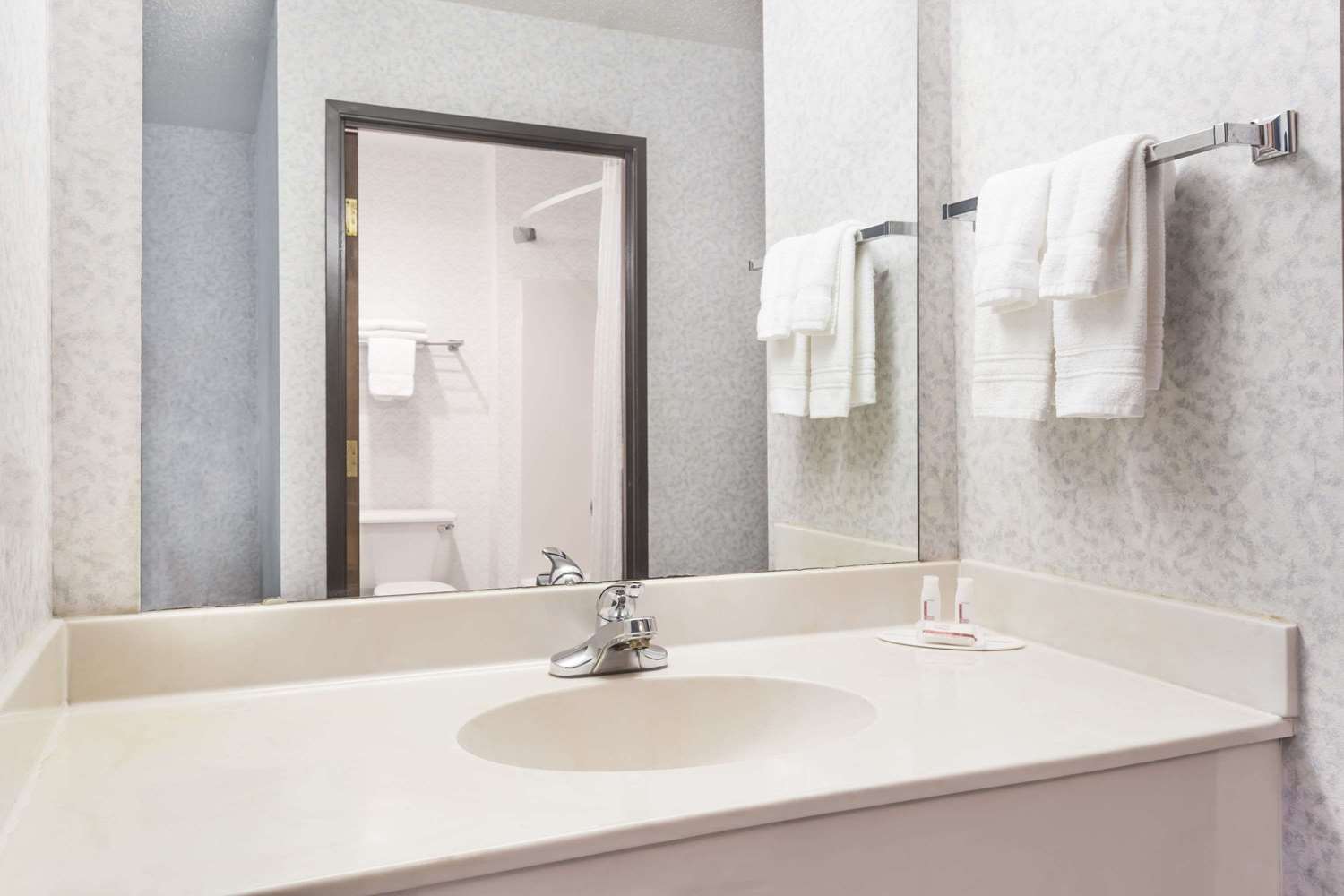 Days Inn By Wyndham Battlefield Rd/Hwy 65 6/7