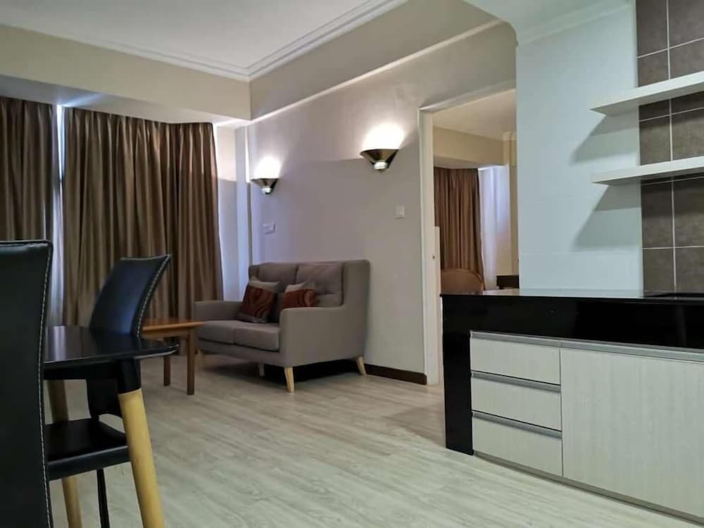 Somerset Hotel 6/34