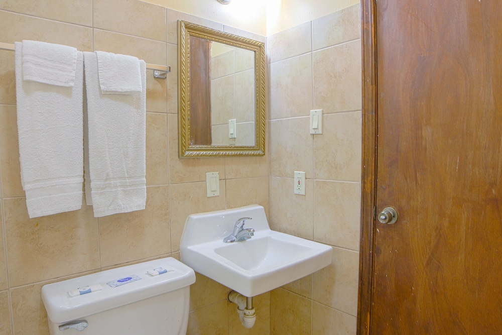 Economy Inn By OYO Lockport near Houma 32/34