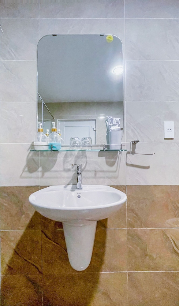C'Lavie Hotel - Saigon Airport Hotel 50/50