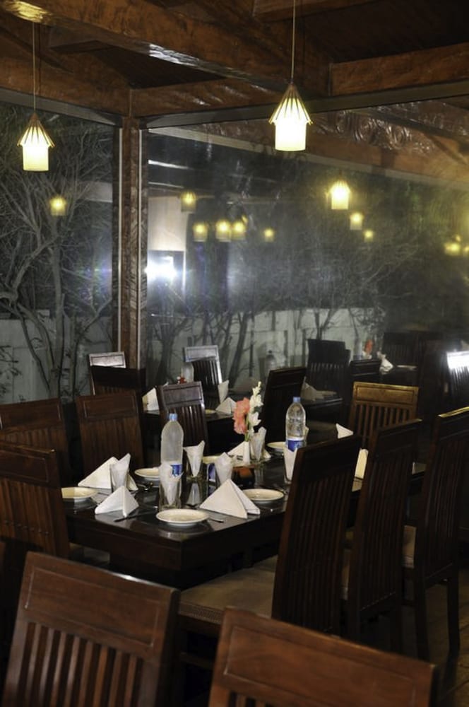 Royal Elegance Hotel 13/16