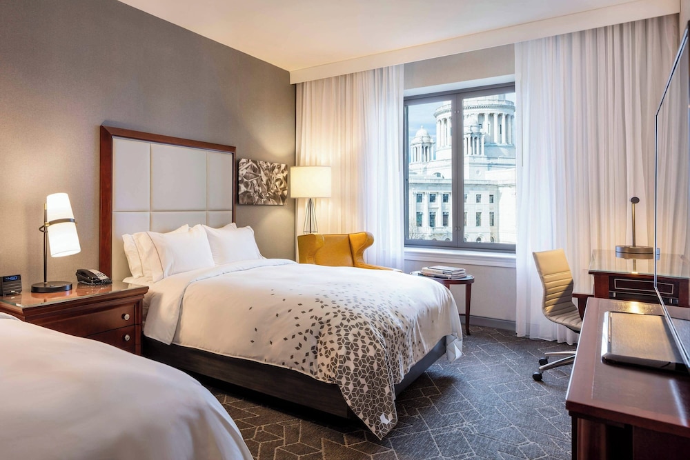 غرفة كلوب بسريرين كوين، Renaissance Providence Hotel 3/9