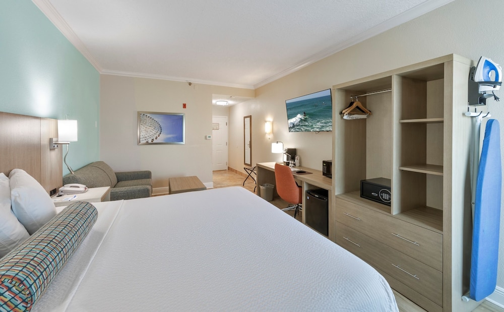 ROOM, KING BED, SOFA