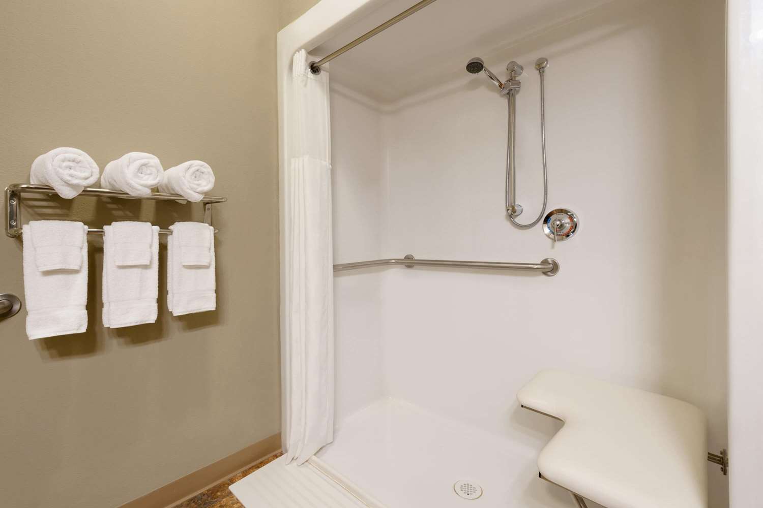 Bakken Airport Hotel And Suites Xwa 26/26