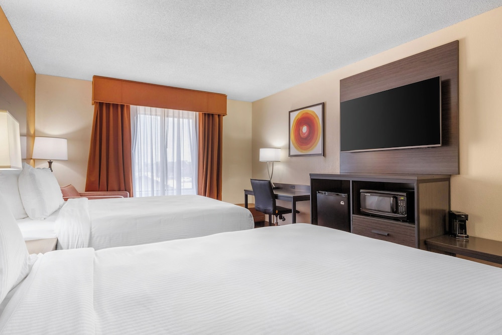 Standard, 2 Queen Beds, Jetted Tub