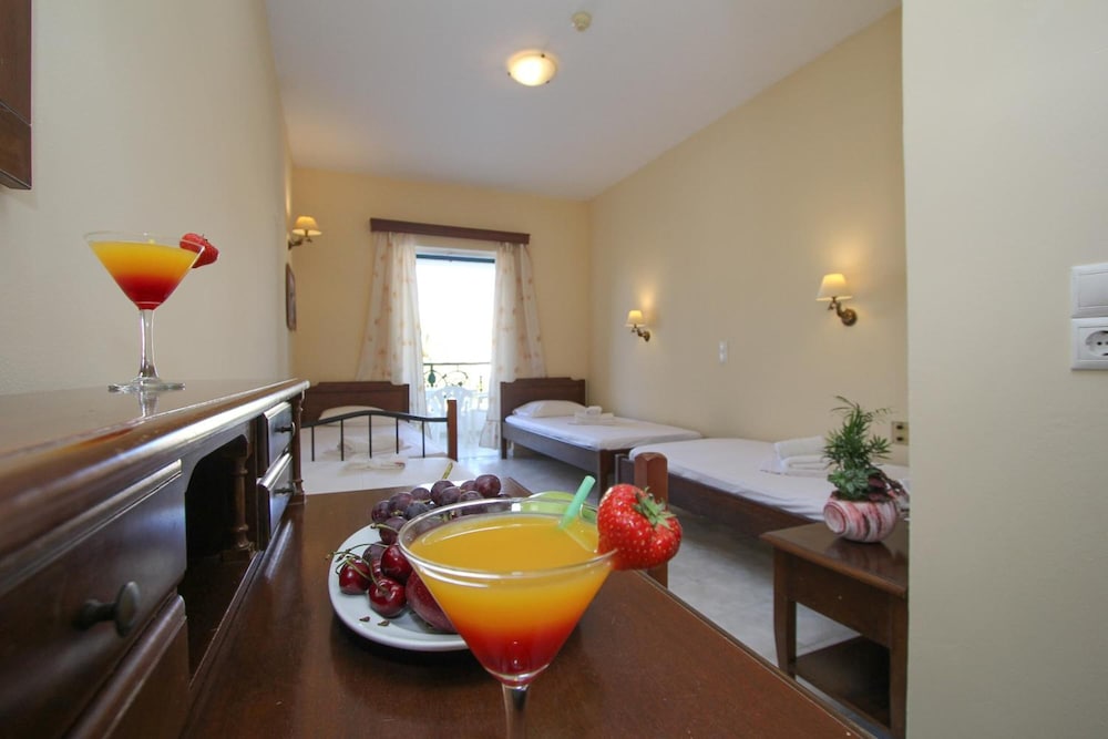 Aphrodite Hotel 30/34