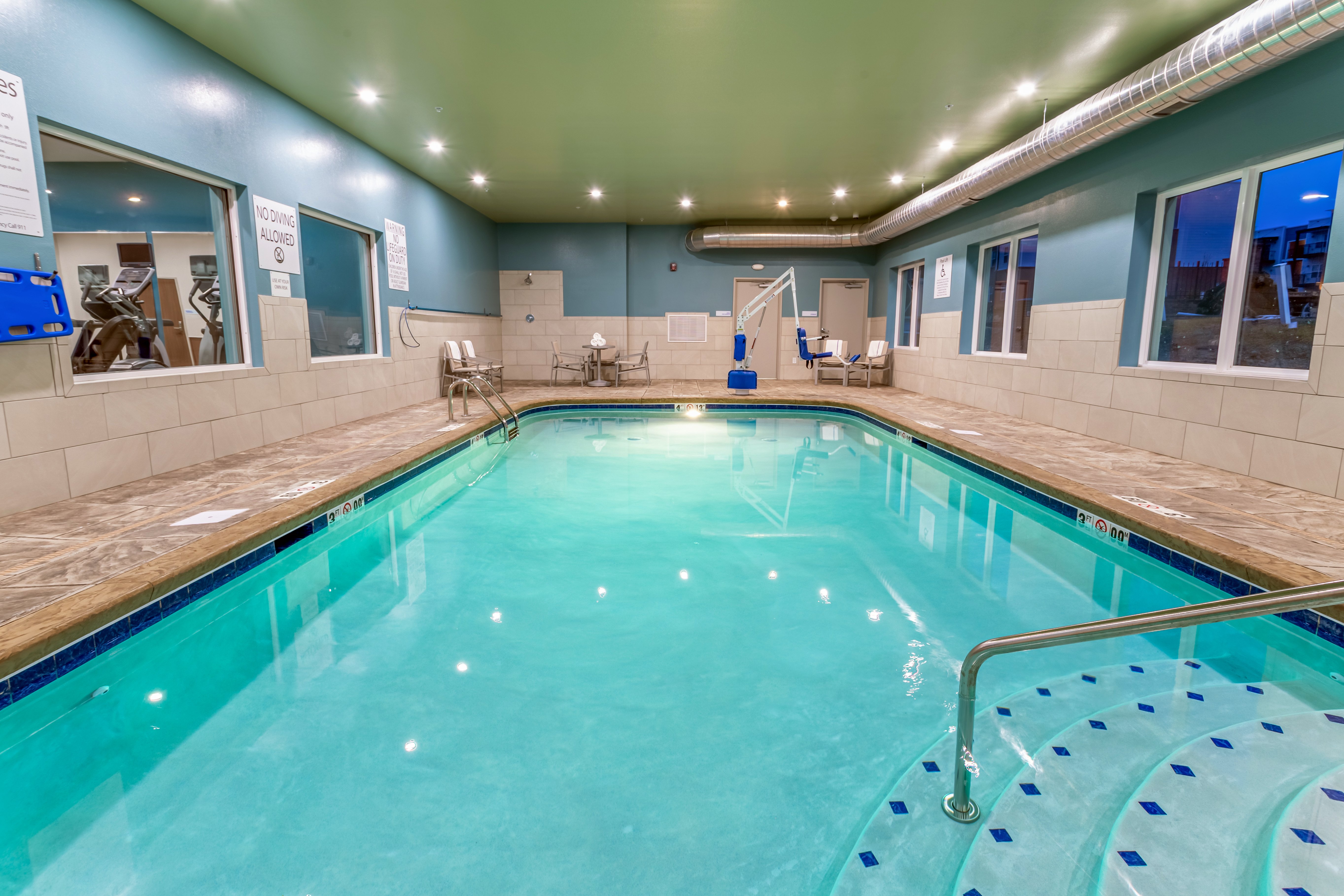 Holiday Inn Express & Suites Columbus - Worthington 40/58