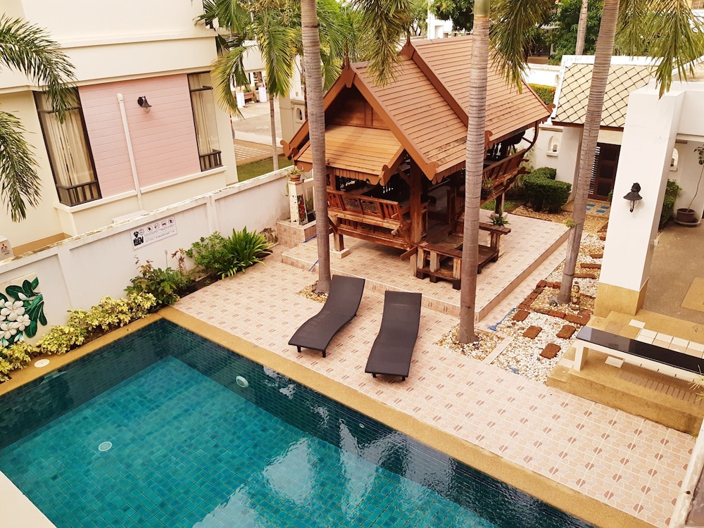 Punnapha Pool Villa Pattaya 45/49