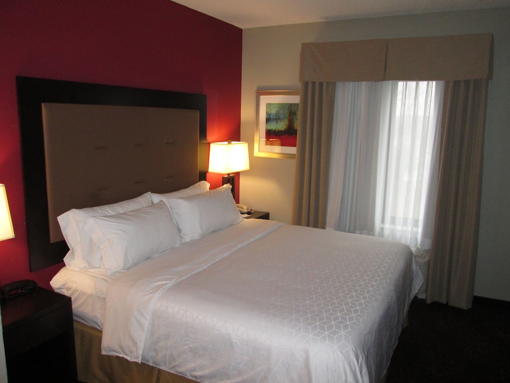 Holiday Inn Express Cloverdale(Greencastle) 18/59