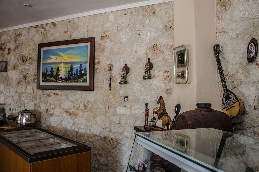 Ilios Hotel 20/24