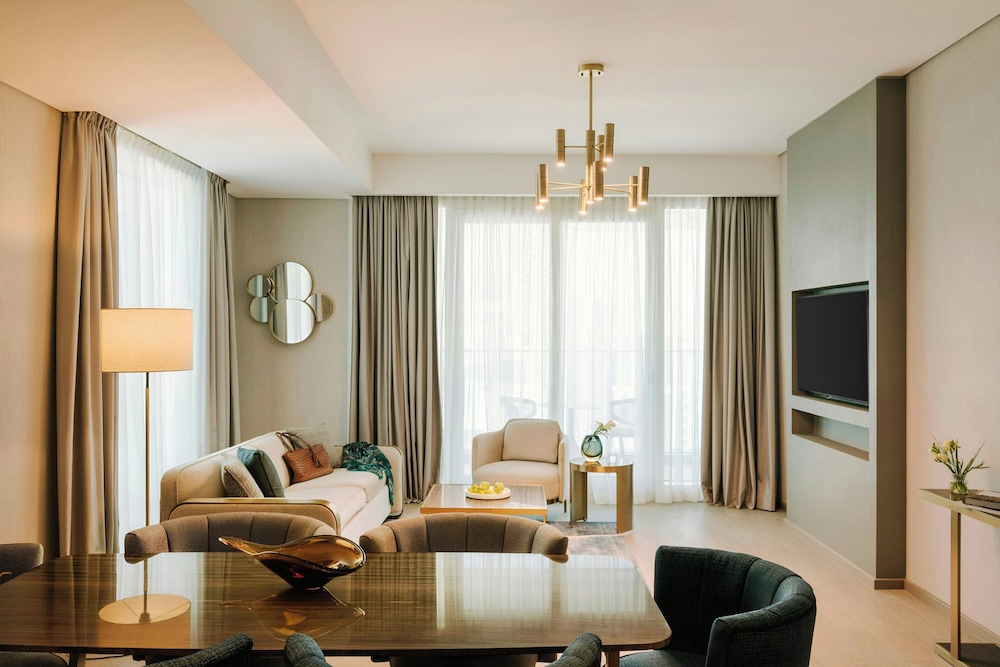 Aura Suites Downtown 17/48