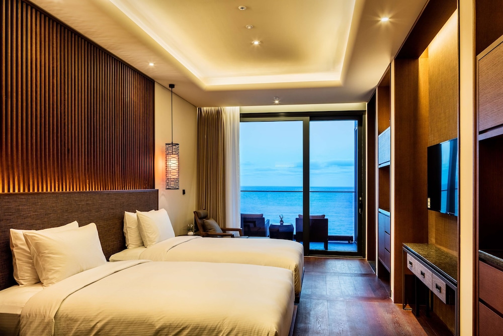 Ananti at Busan Cove 13/75