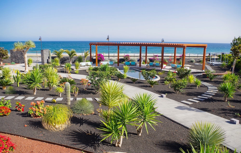 Hotel Lava Beach 51/56