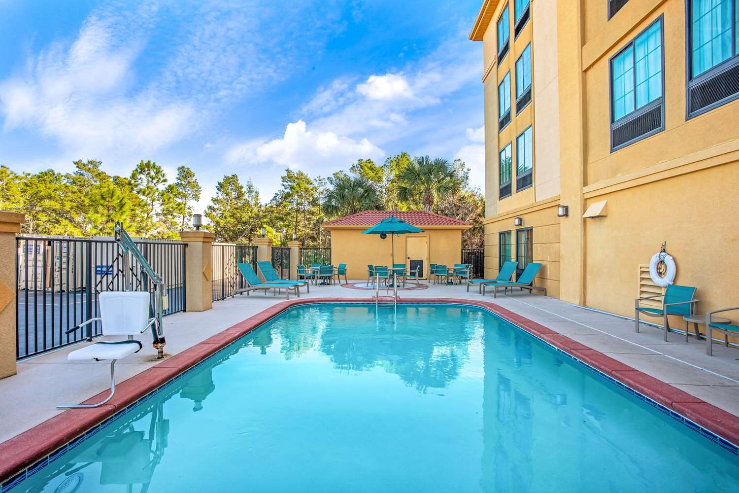 La Quinta Inn & Suites by Wyndham PCB Pier Park area 40/42