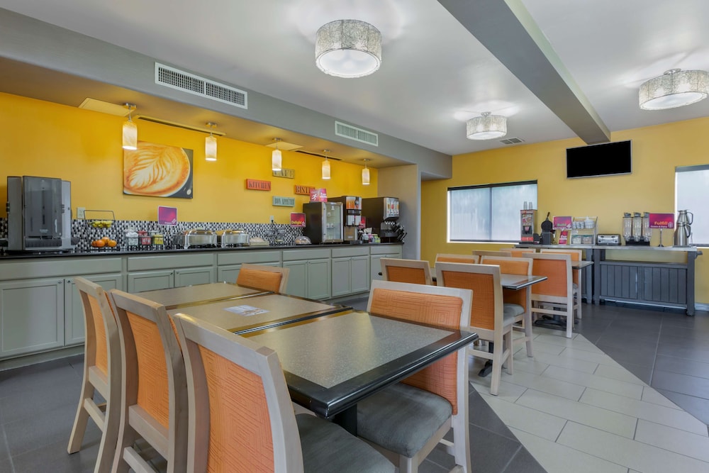 Best Western Plus The Four Corners Inn 51/69