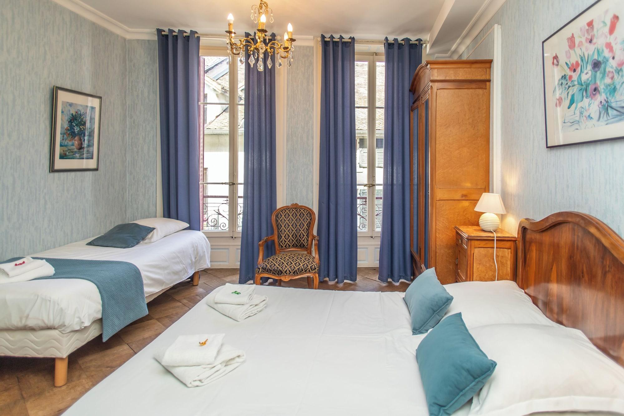 Room, Triple