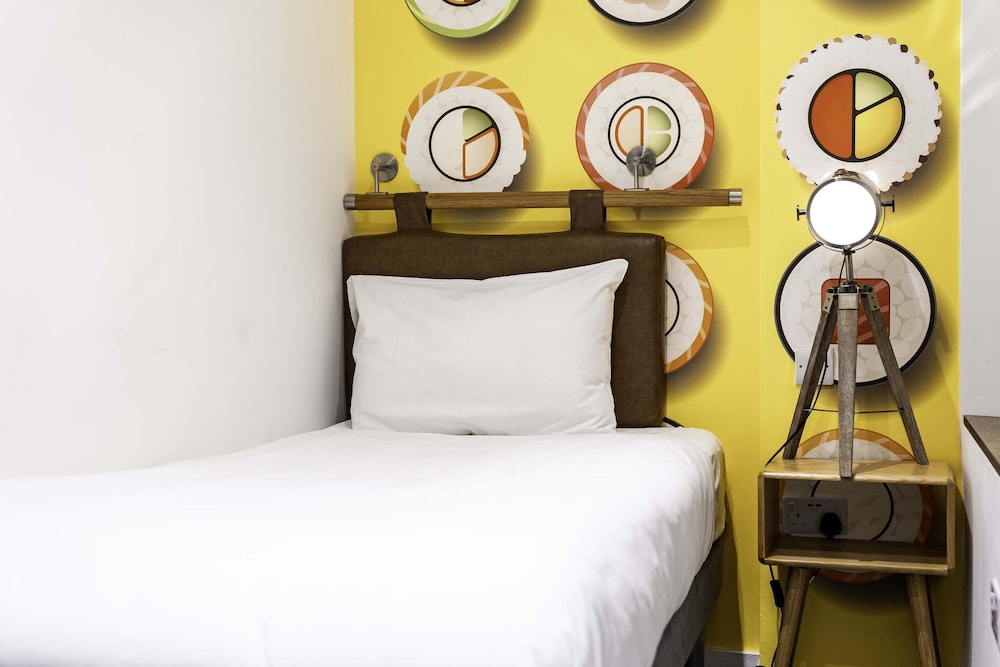Heeton Concept Hotel - Kensington London photo3