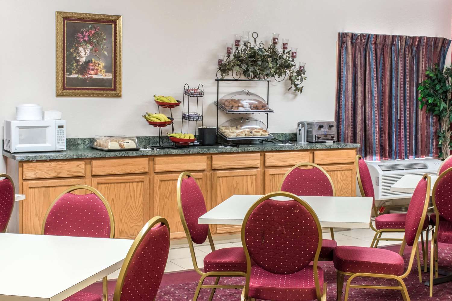 Econo Lodge Carlisle Central 17/24