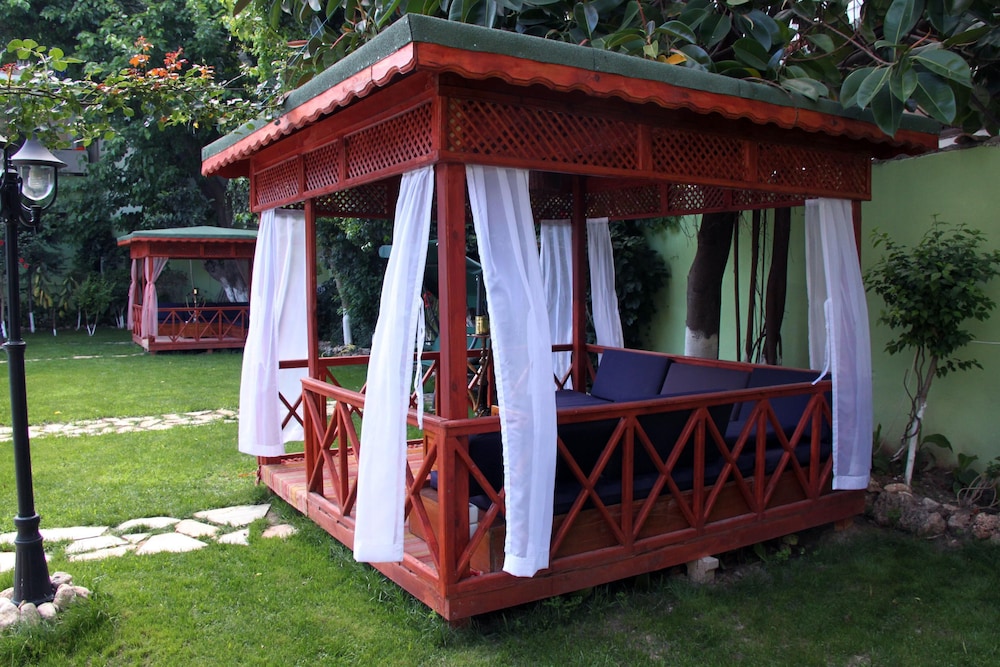Idyros Hotel 4/50