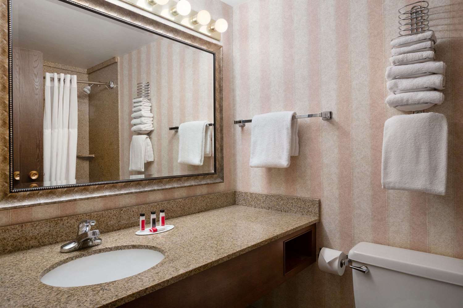 Ramada By Wyndham Bismarck 17/22
