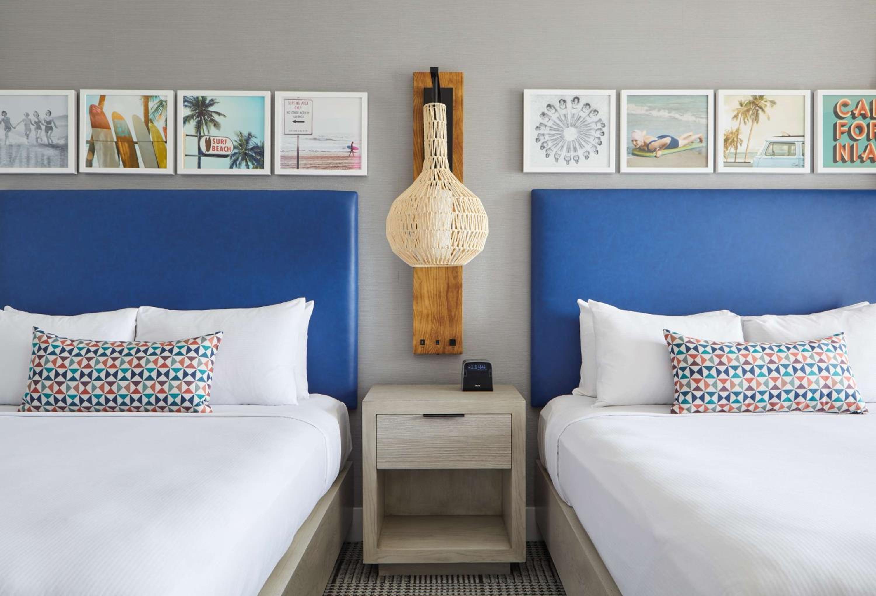 Tower, Huntington, 2 Queen Beds, Resort View, Bathtub, Accessible، The Waterfront Beach Resort, a Hilton Hotel 3/4