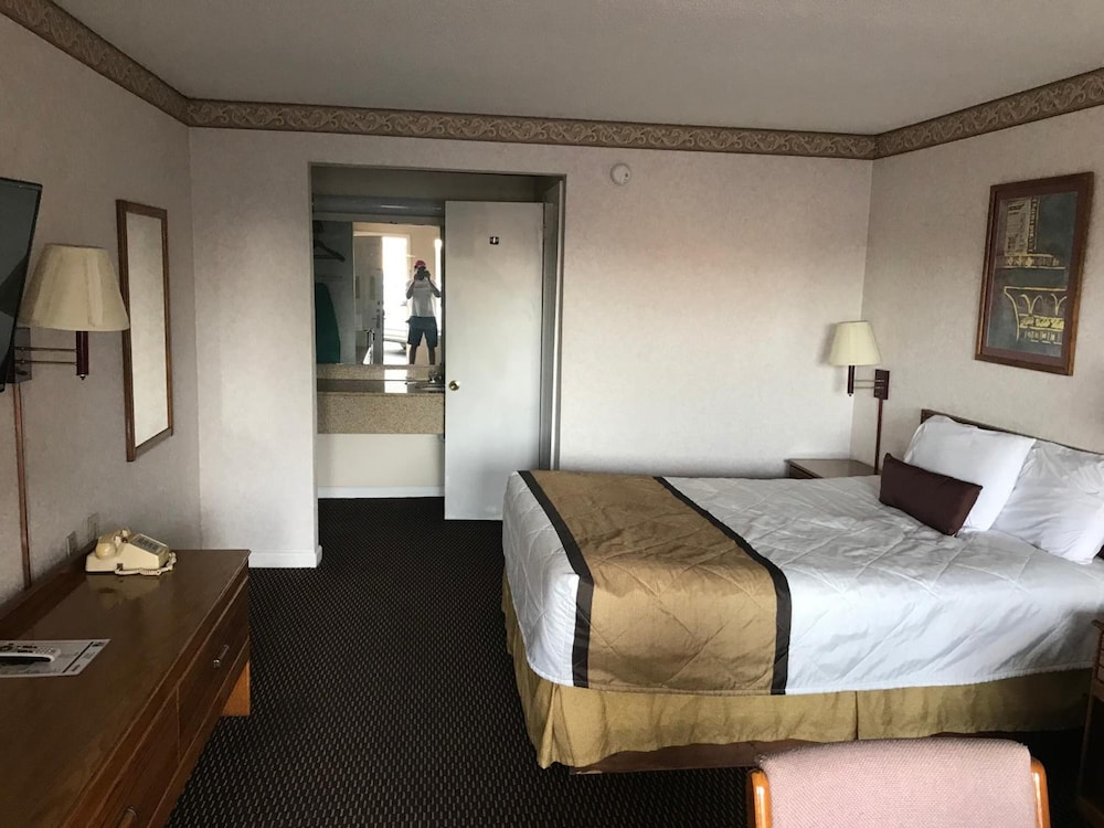 Econo Lodge Calhoun North Damascus 11/41