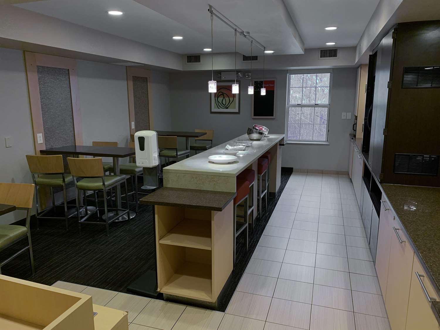 MainStay Suites Middleburg Heights Cleveland Airport 32/42